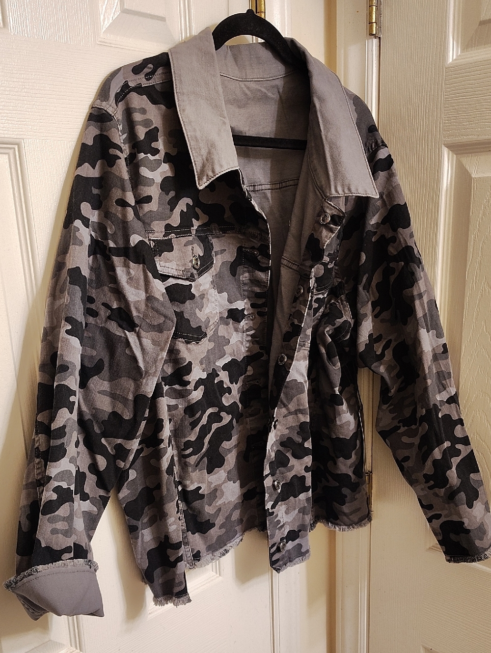 DG2 by Diane Gilman Gray & Black Camo Button Jacket